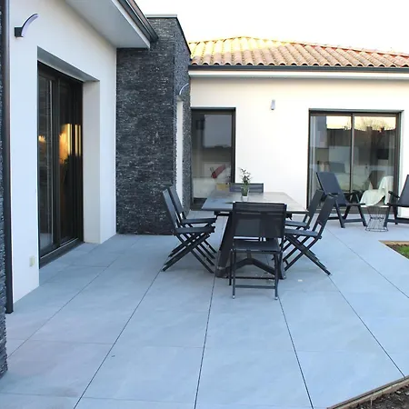 Holiday home Spacieux Avec Jardin, Spa, Babyfoot Et Parking Prive - Fr-1-306-1292